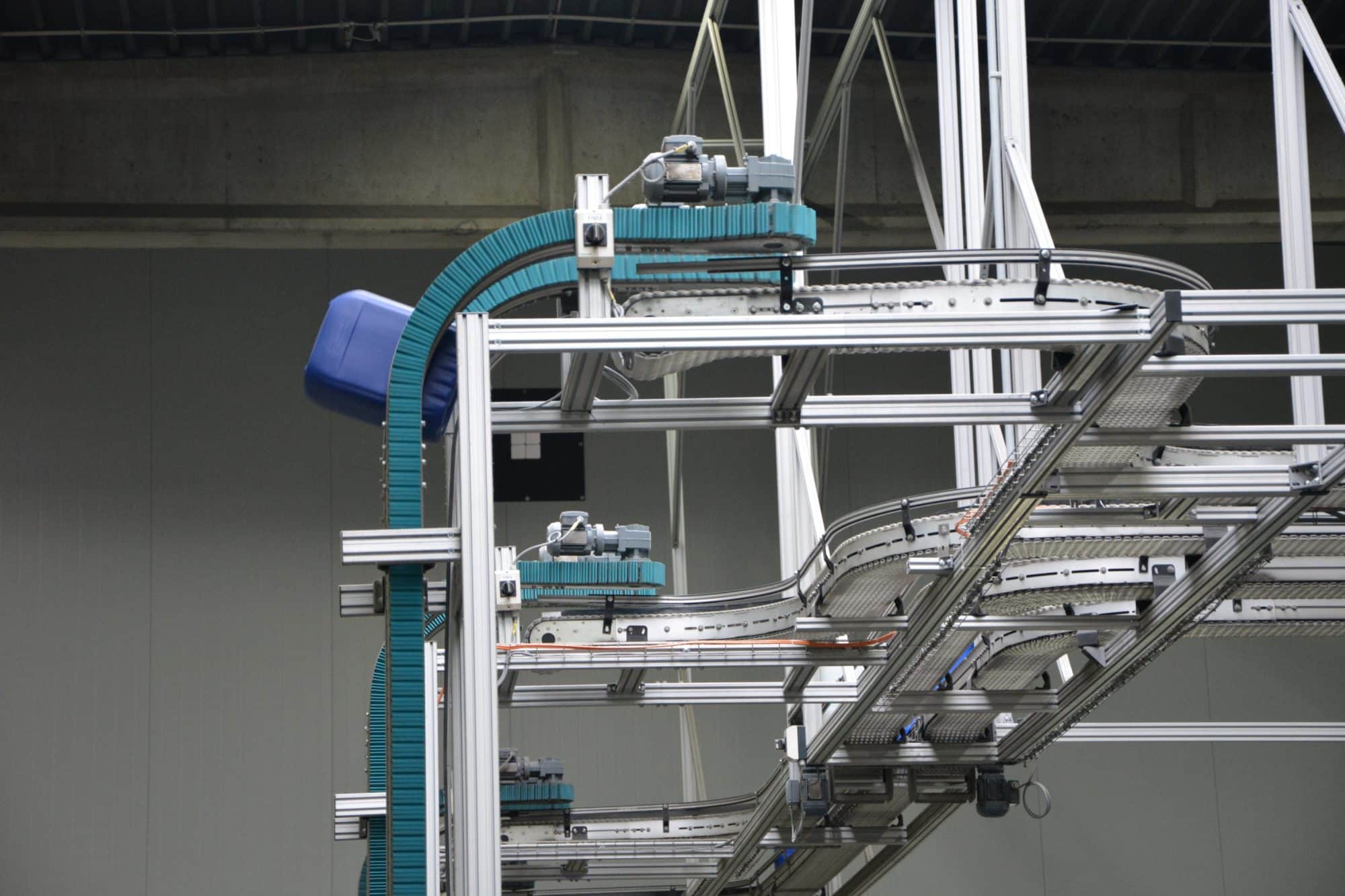 Example of converyor systems or conveyor belts for pharmaceutical industry.