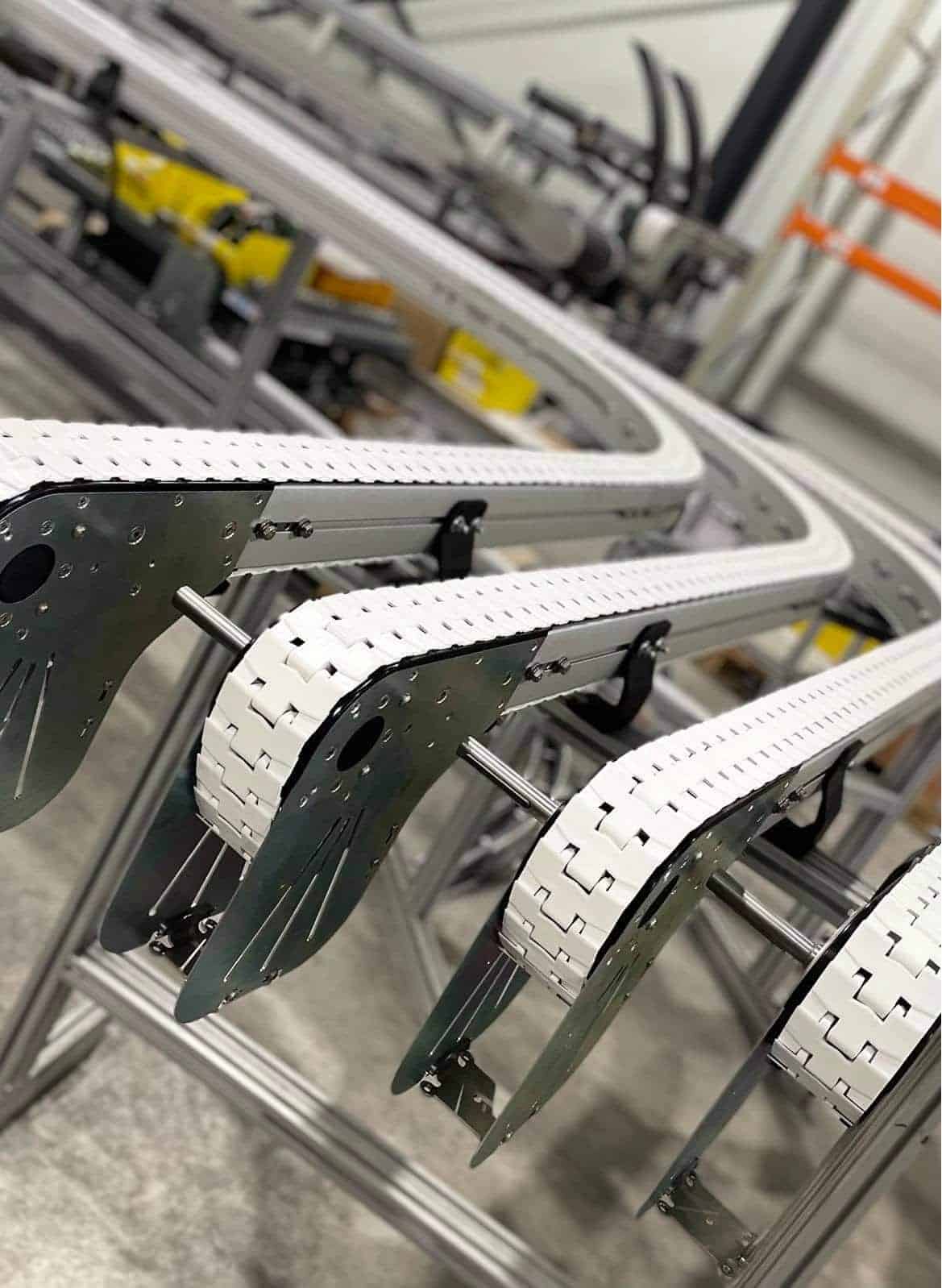 Setup of different smaller ETS chain conveyors next to each other. They all follow the same flow.