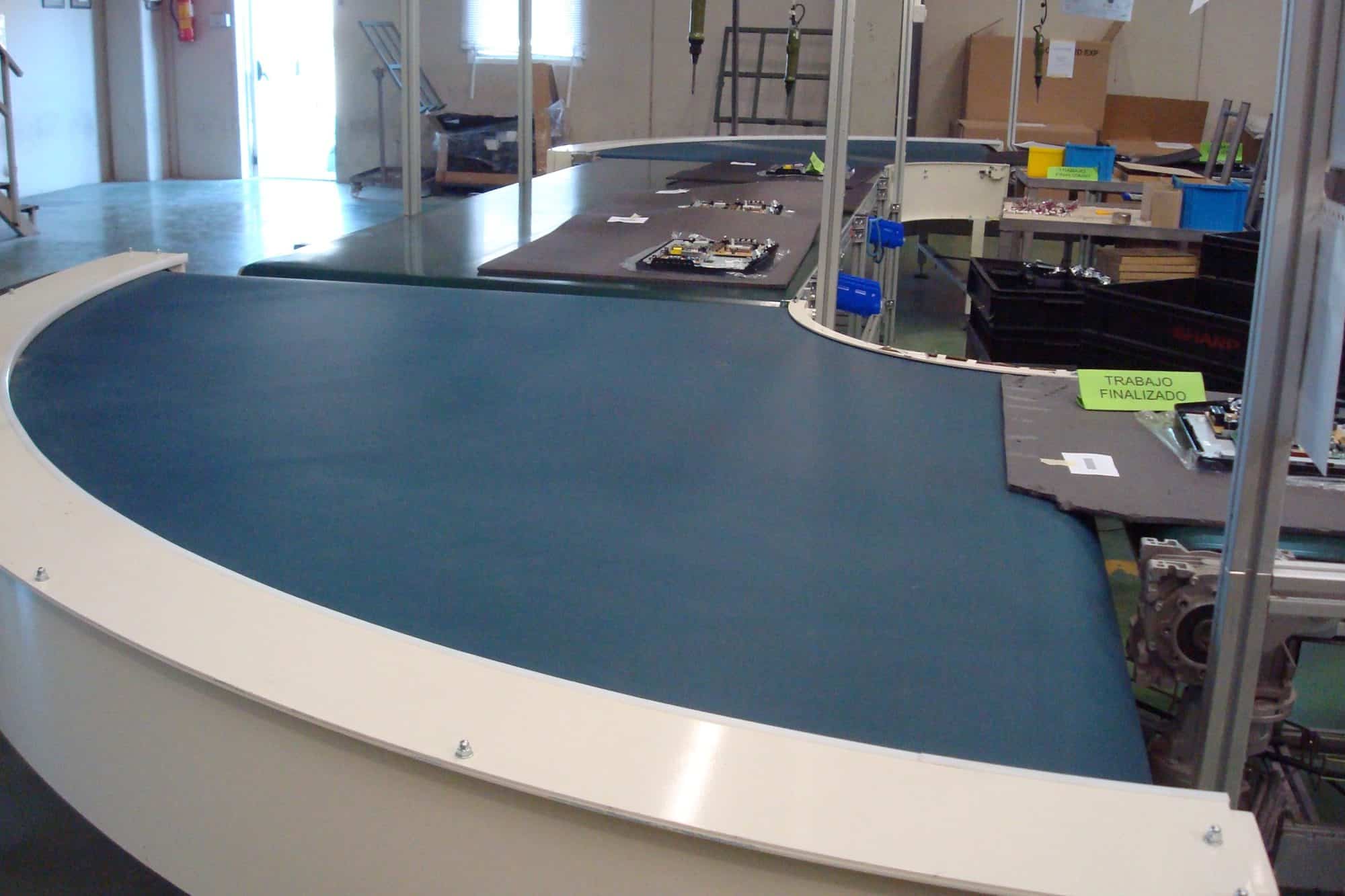 Curved conveyor belts help you optimize your available space and change the direction of your product flow.