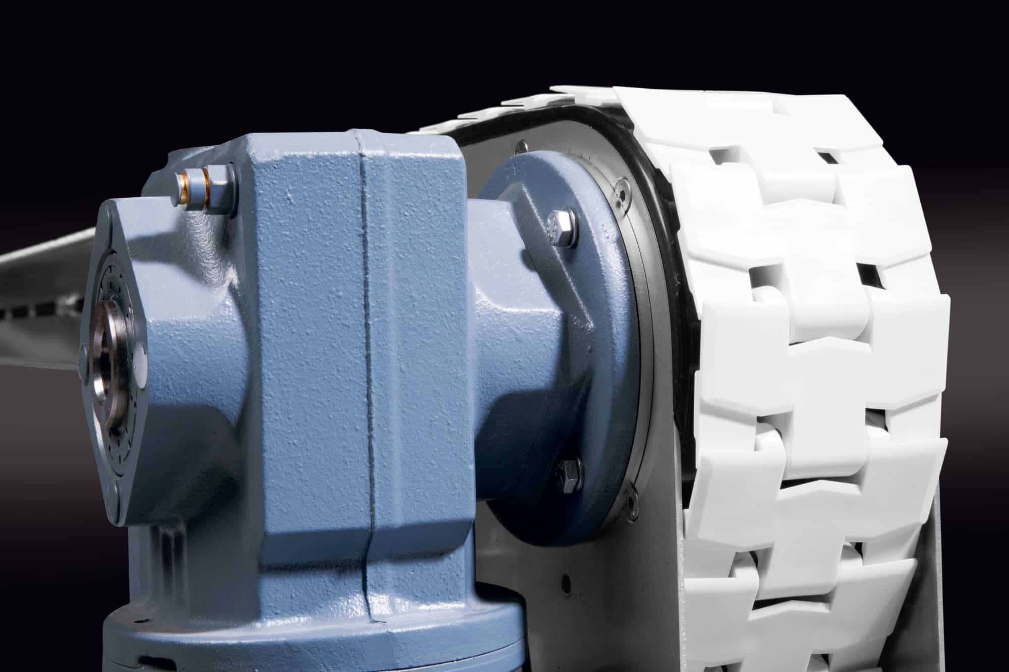 Detail of the end of a chain conveyor module.
